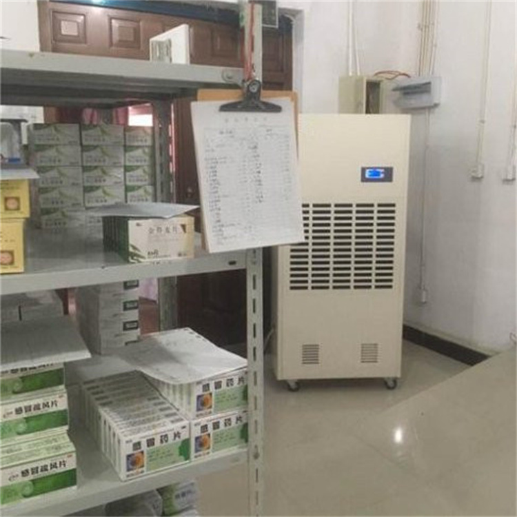 南海區(qū)雨季潮濕咋辦？采用工業(yè)抽濕機(jī)